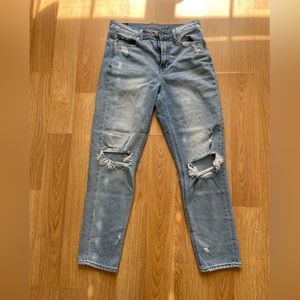 Women’s size 4 AE mom jeans